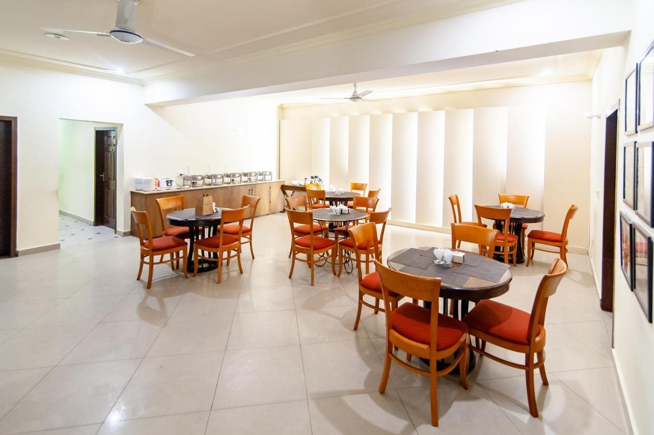 Shelton'S Rezidor Islamabad Exterior photo